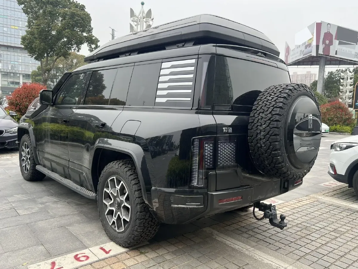 2024 YangWang U8 2.0T 272HP L4 REEV 49.05KWH,autocango,china used car exporter,china ev exporter,chinese used car exporter,chinese used ev exporter