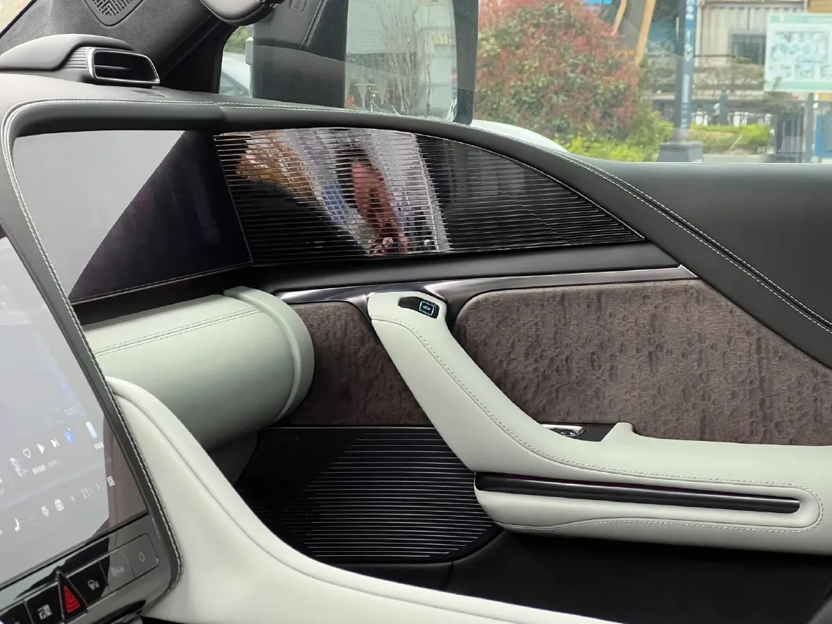 2024 YangWang U8 2.0T 272HP L4 REEV 49.05KWH,autocango,china used car exporter,china ev exporter,chinese used car exporter,chinese used ev exporter