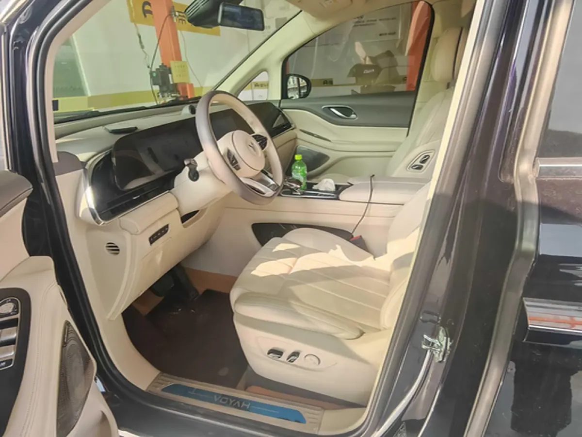 2024 Voyah Dream 1.5T 150HP L4 PHEV 43KWH,autocango,china used car exporter,china ev exporter,chinese used car exporter,chinese used ev exporter