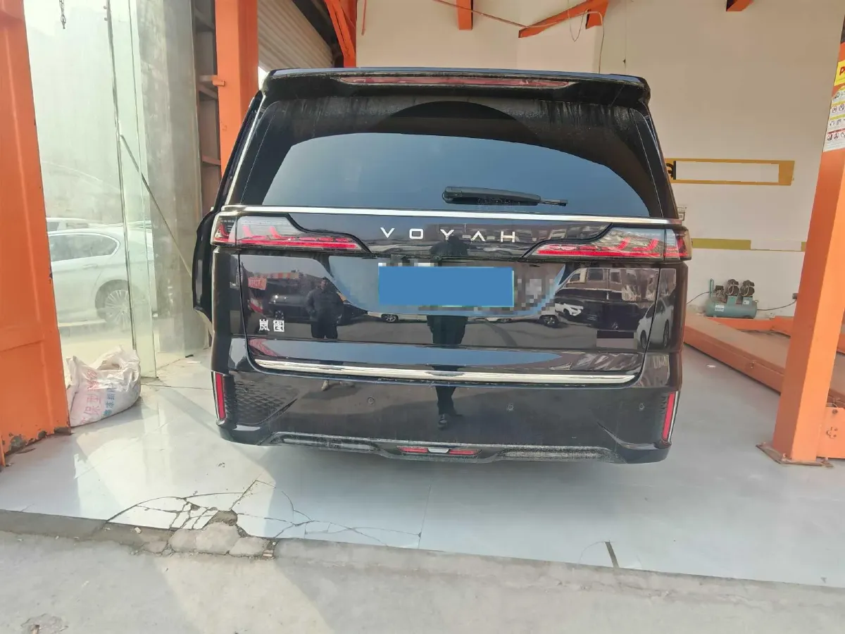 2024 Voyah Dream 1.5T 150HP L4 PHEV 43KWH,autocango,china used car exporter,china ev exporter,chinese used car exporter,chinese used ev exporter