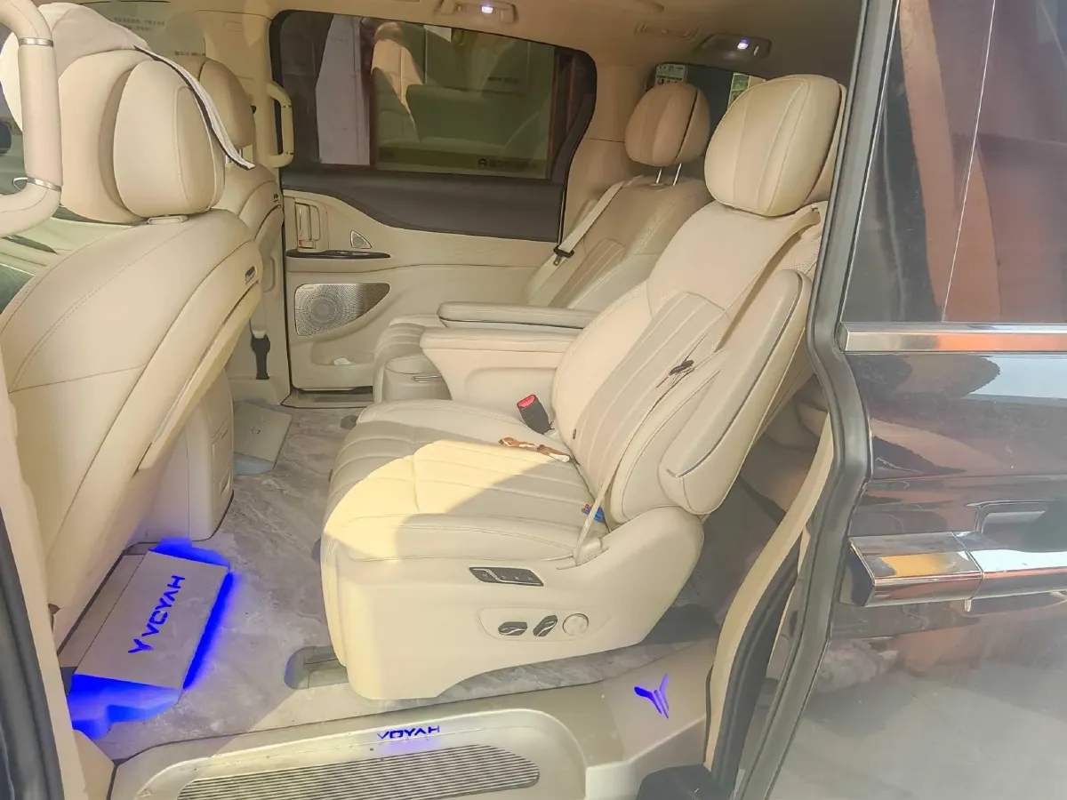2024 Voyah Dream 1.5T 150HP L4 PHEV 43KWH,autocango,china used car exporter,china ev exporter,chinese used car exporter,chinese used ev exporter