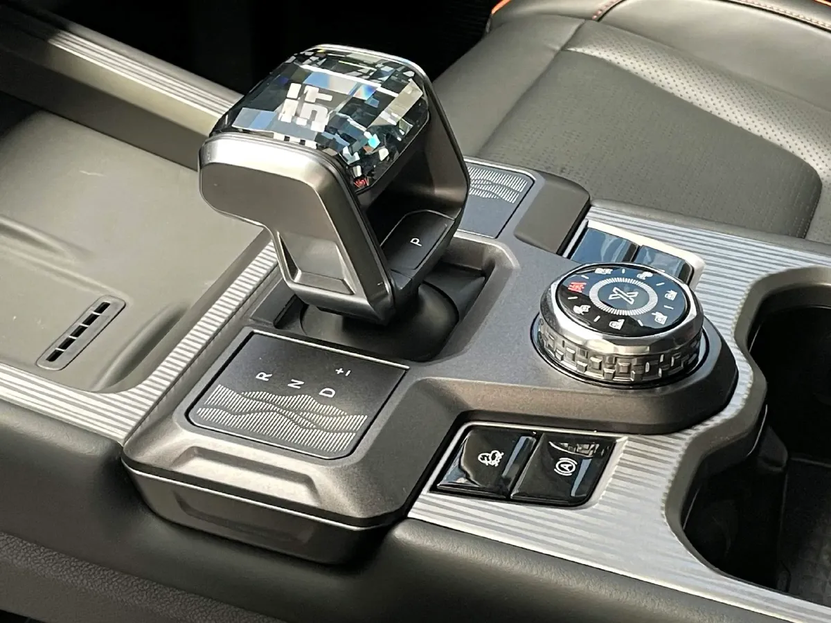 2025 Jetour Traveller 2.0T 254HP L4 7DCT,autocango,china used car exporter,china ev exporter,chinese used car exporter,chinese used ev exporter