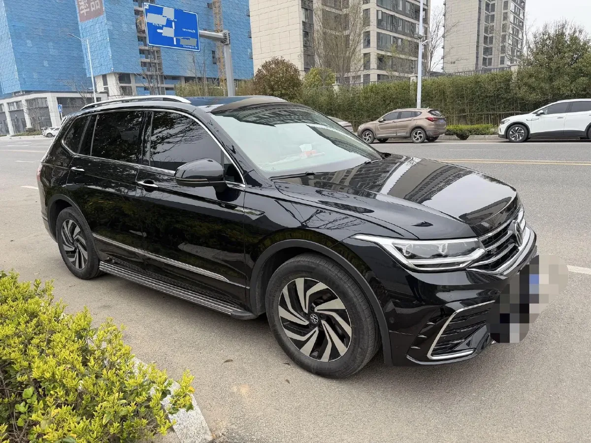 2024 Volkswagen Tiguan L 2.0T 186HP L4 7DCT,autocango,china used car exporter,china ev exporter,chinese used car exporter,chinese used ev exporter