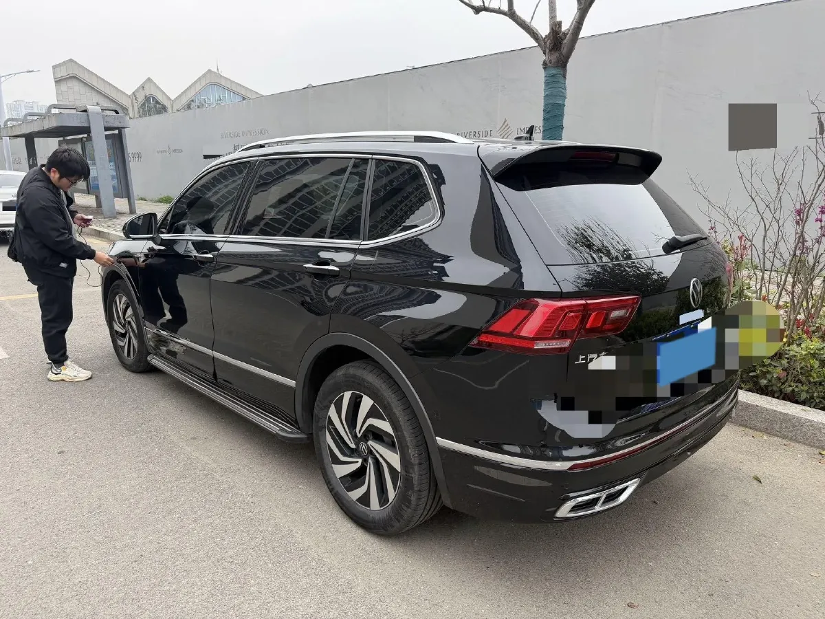 2024 Volkswagen Tiguan L 2.0T 186HP L4 7DCT,autocango,china used car exporter,china ev exporter,chinese used car exporter,chinese used ev exporter
