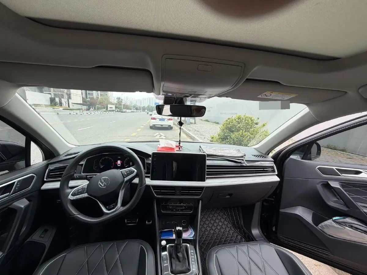 2024 Volkswagen Tiguan L 2.0T 186HP L4 7DCT,autocango,china used car exporter,china ev exporter,chinese used car exporter,chinese used ev exporter