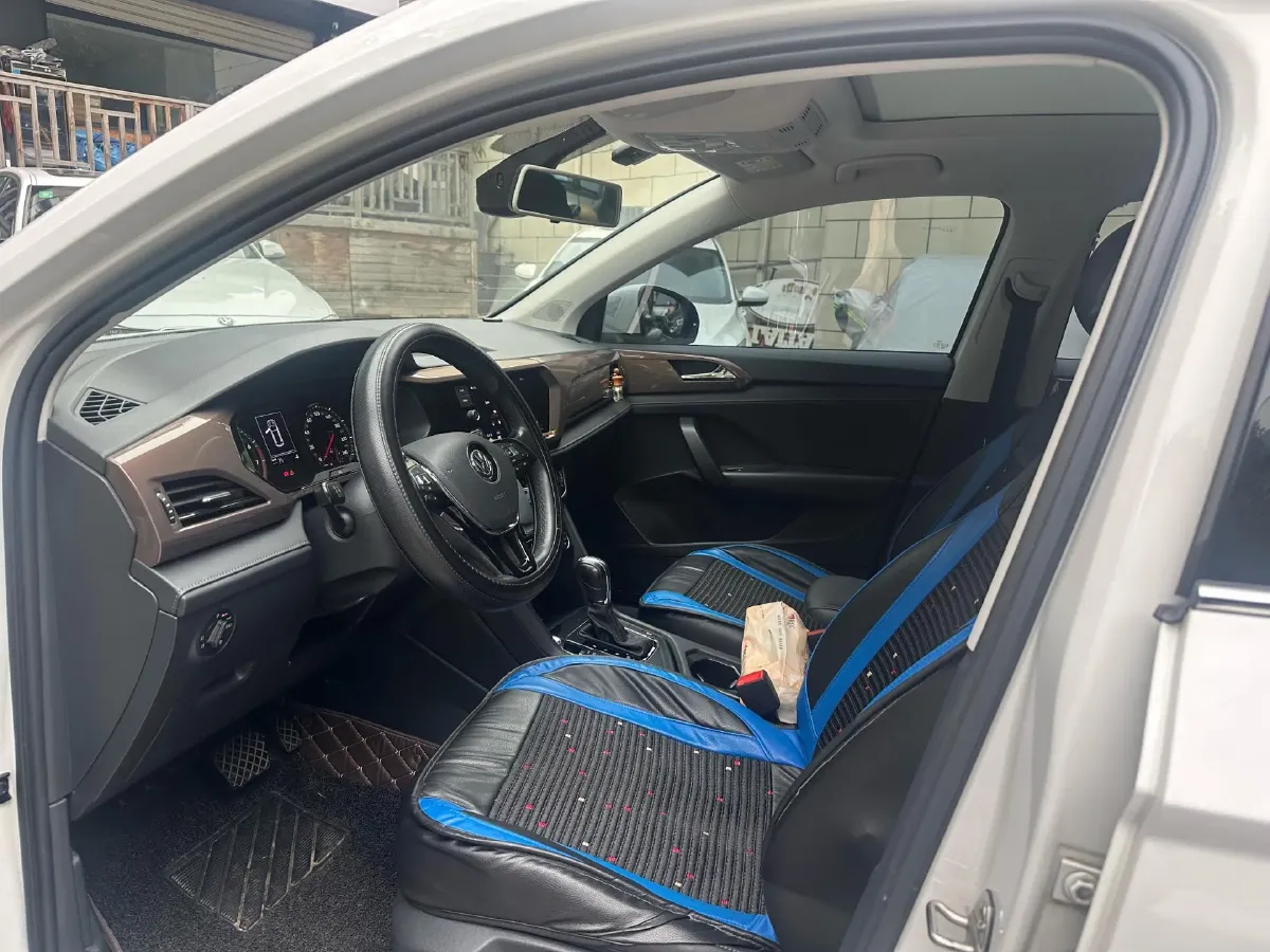 2019 MINI MINI 1.5T 102HP L3 7DCT,autocango,china used car exporter,china ev exporter,chinese used car exporter,chinese used ev exporter