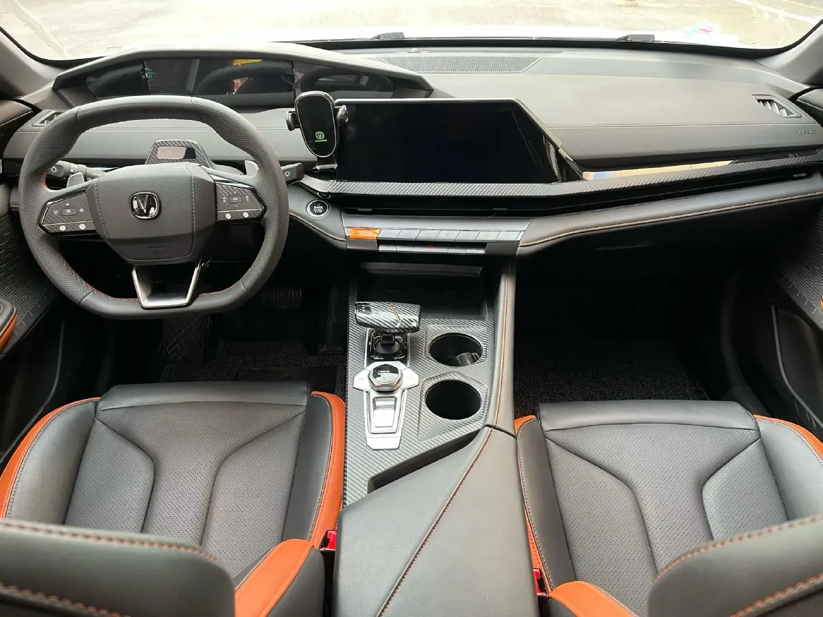 2023 ChangAn UNI-V 1.5T 188HP L4 7DCT,autocango,china used car exporter,china ev exporter,chinese used car exporter,chinese used ev exporter