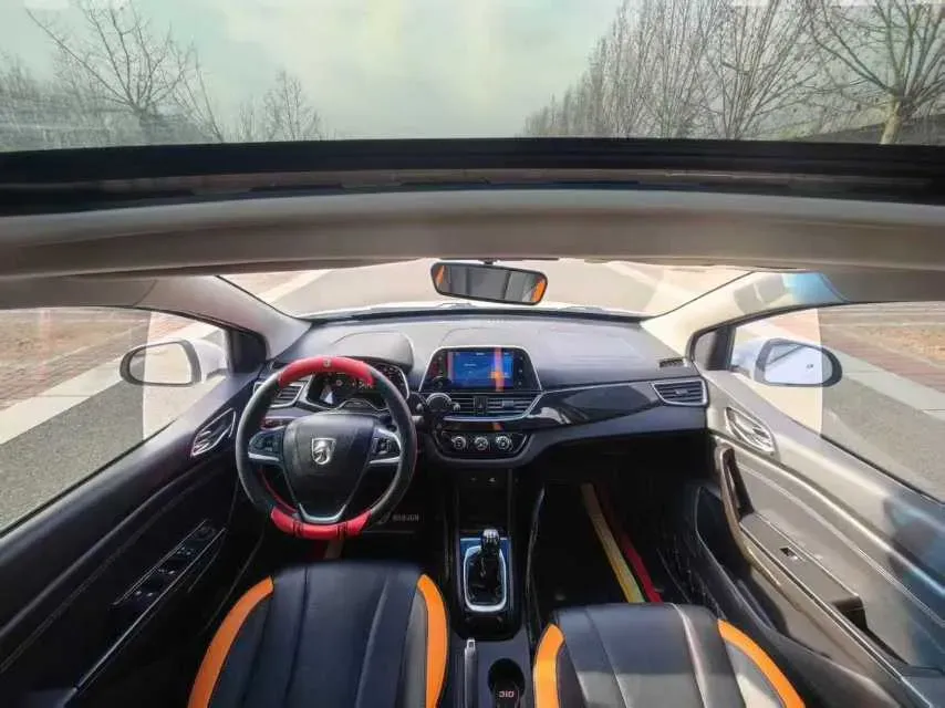 2016 BaoJun 310 1.2L 82HP L4 5MT,autocango,china used car exporter,china ev exporter,chinese used car exporter,chinese used ev exporter