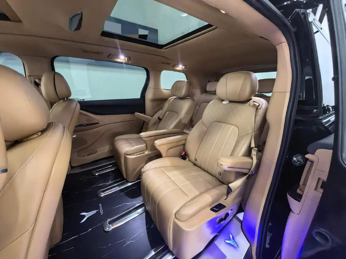 2024 Voyah Dream 1.5T 150HP L4 PHEV 43KWH,autocango,china used car exporter,china ev exporter,chinese used car exporter,chinese used ev exporter