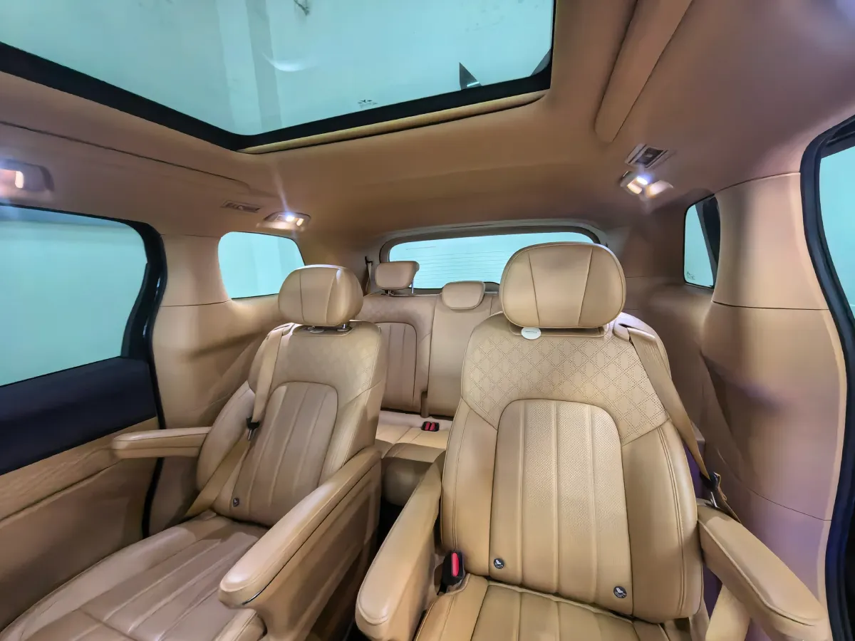 2024 Voyah Dream 1.5T 150HP L4 PHEV 43KWH,autocango,china used car exporter,china ev exporter,chinese used car exporter,chinese used ev exporter