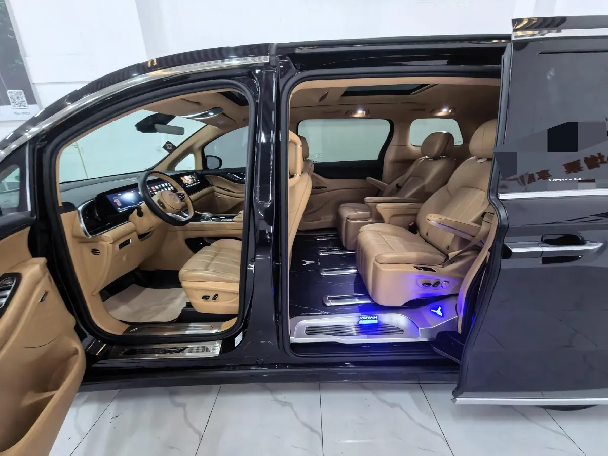 2024 Voyah Dream 1.5T 150HP L4 PHEV 43KWH,autocango,china used car exporter,china ev exporter,chinese used car exporter,chinese used ev exporter