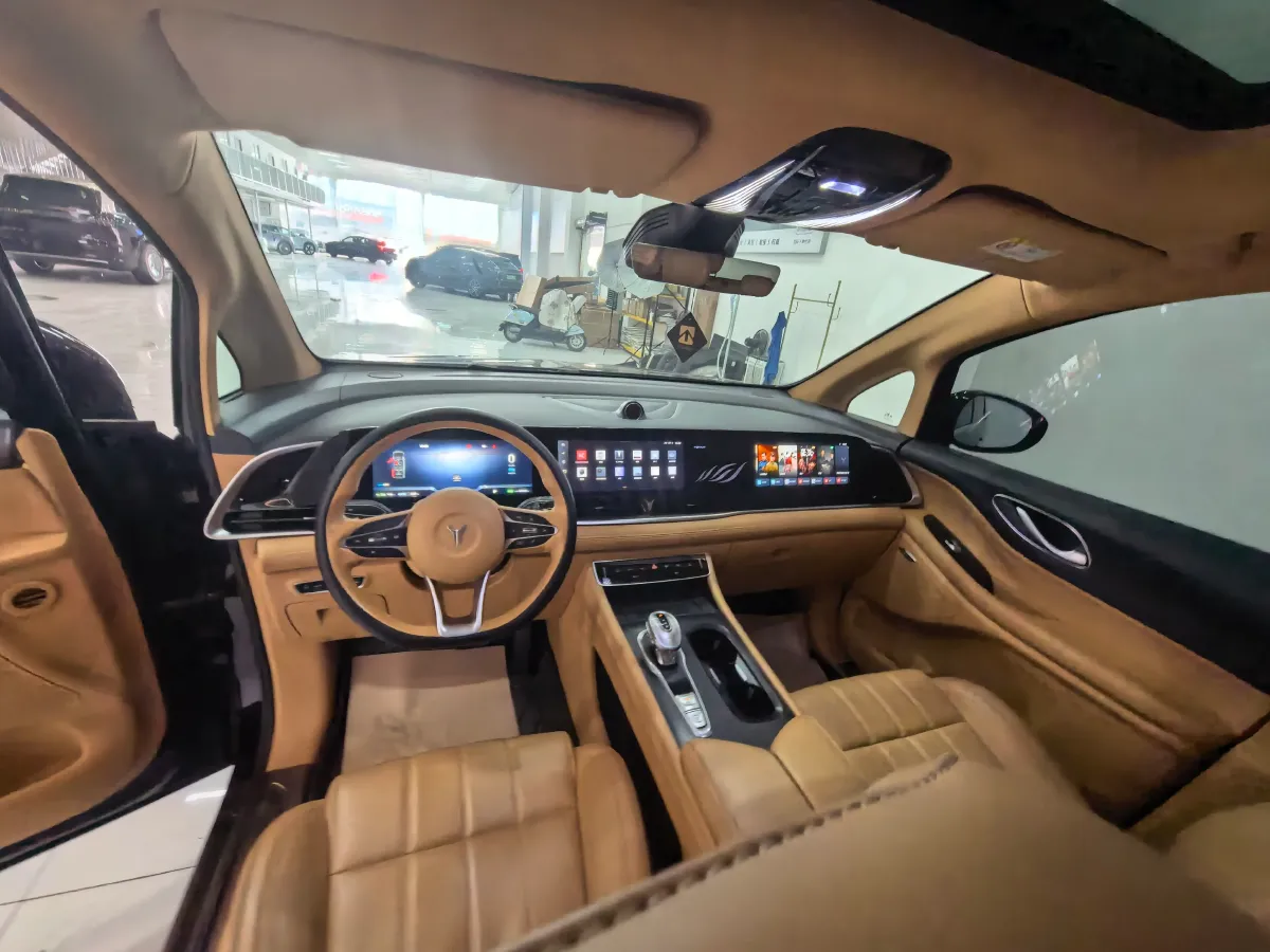 2024 Voyah Dream 1.5T 150HP L4 PHEV 43KWH,autocango,china used car exporter,china ev exporter,chinese used car exporter,chinese used ev exporter