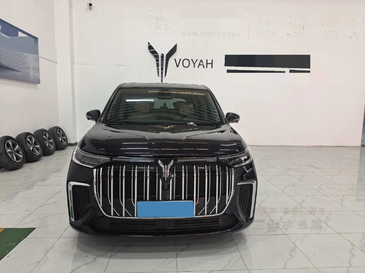 2024 Voyah Dream 1.5T 150HP L4 PHEV 43KWH,autocango,china used car exporter,china ev exporter,chinese used car exporter,chinese used ev exporter