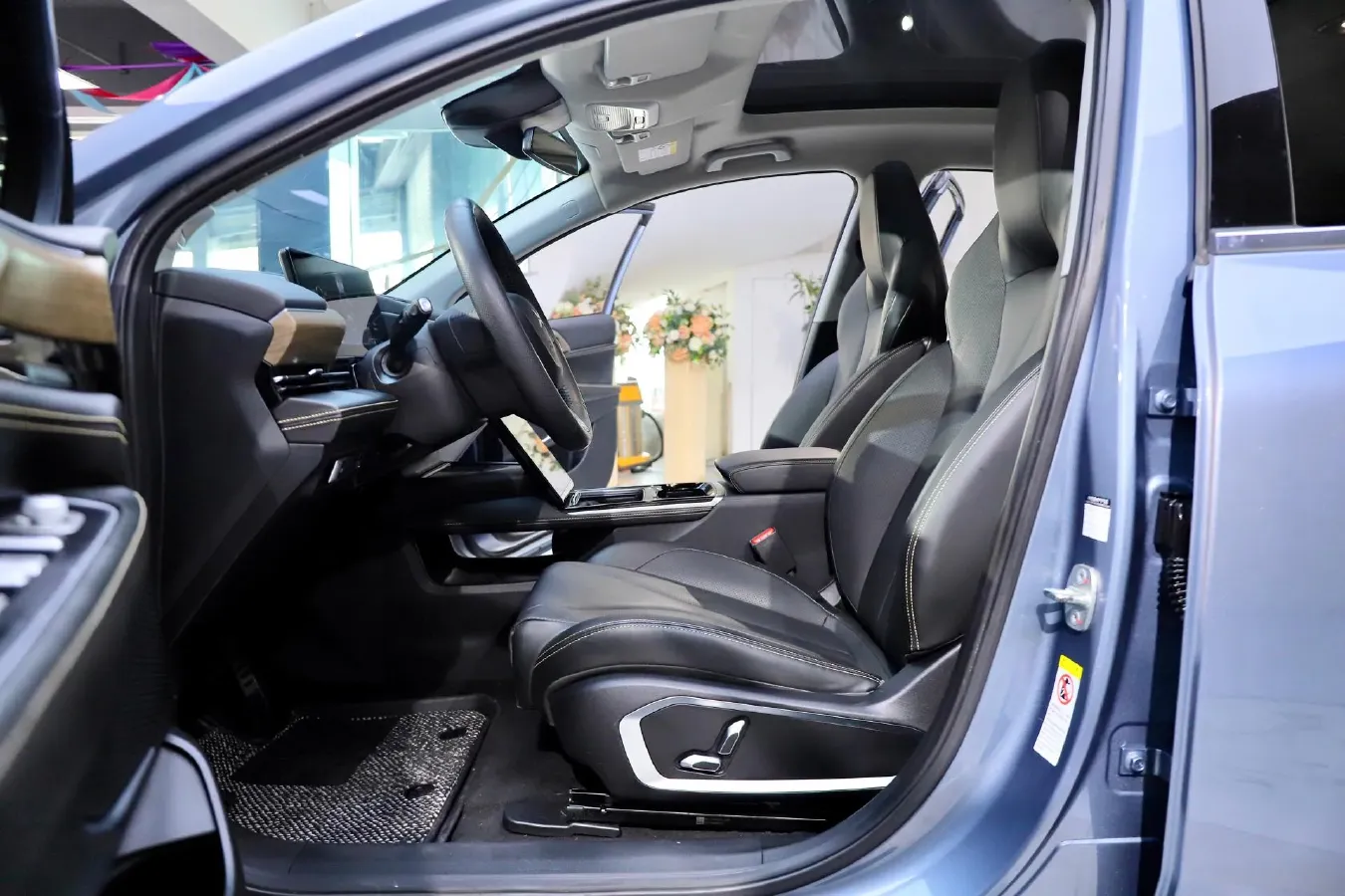 2022 Chevrolet Menlo BEV 61.1KWH,autocango,china used car exporter,china ev exporter,chinese used car exporter,chinese used ev exporter