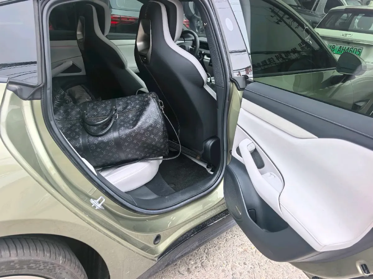 2024 MI SU7 BEV 73.6KWH,autocango,china used car exporter,china ev exporter,chinese used car exporter,chinese used ev exporter