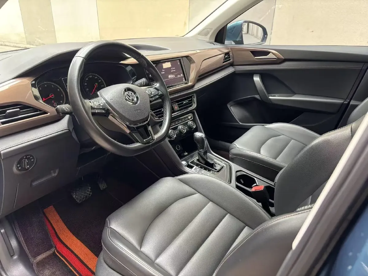 2019 MINI MINI 1.5T 102HP L3 7DCT,autocango,china used car exporter,china ev exporter,chinese used car exporter,chinese used ev exporter