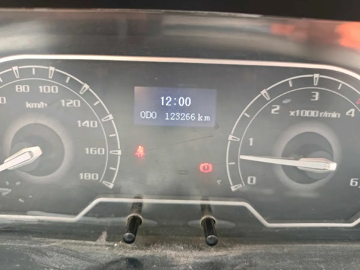 2021 MAXUS XinTu V80 2.0T 127HP L4 6MT,autocango,china used car exporter,china ev exporter,chinese used car exporter,chinese used ev exporter