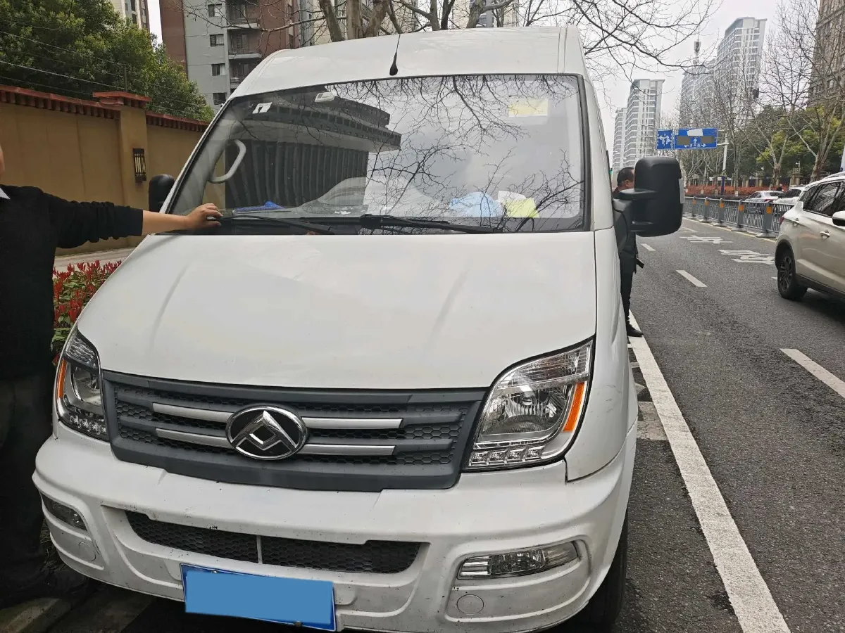 2021 MAXUS XinTu V80 2.0T 127HP L4 6MT,autocango,china used car exporter,china ev exporter,chinese used car exporter,chinese used ev exporter