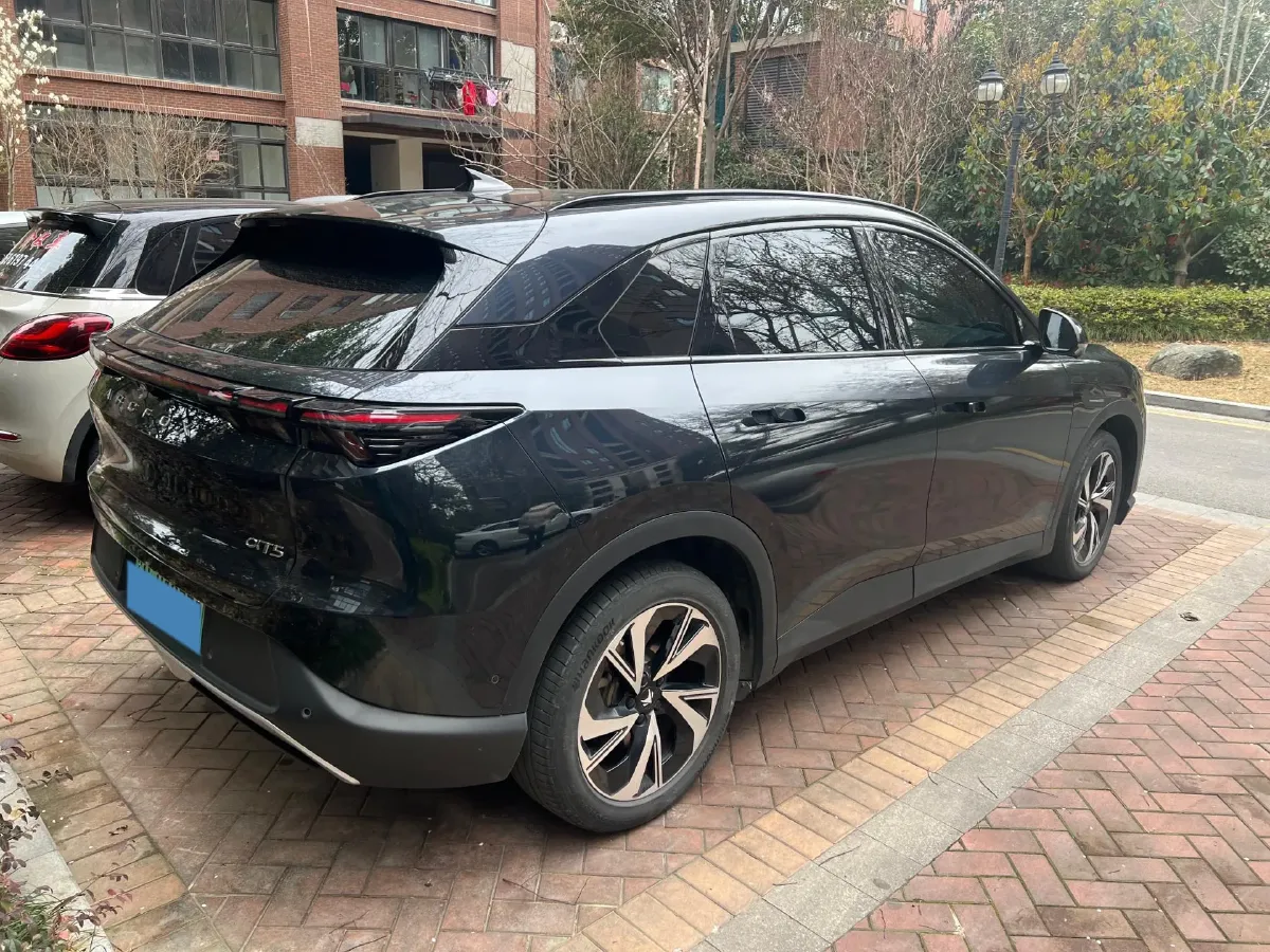 2024 HongQi H5 2.0T 224HP L4 8AT,autocango,china used car exporter,china ev exporter,chinese used car exporter,chinese used ev exporter