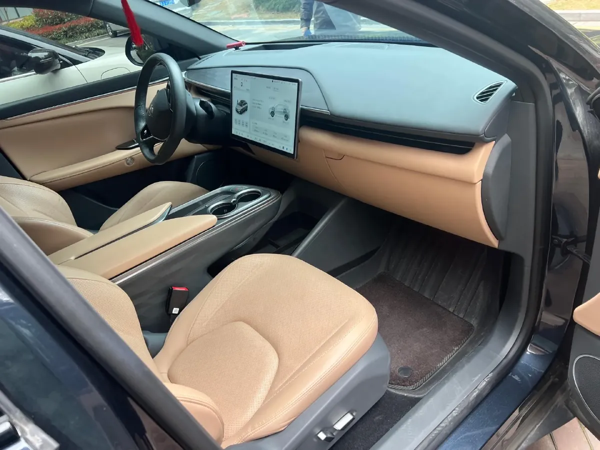 2024 HongQi H5 2.0T 224HP L4 8AT,autocango,china used car exporter,china ev exporter,chinese used car exporter,chinese used ev exporter