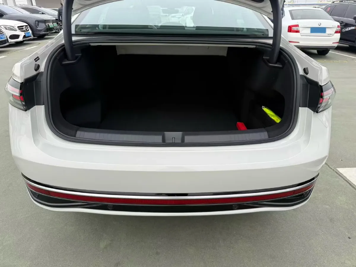 2025 Volkswagen Passat 1.5T 160HP L4 7DCT,autocango,china used car exporter,china ev exporter,chinese used car exporter,chinese used ev exporter