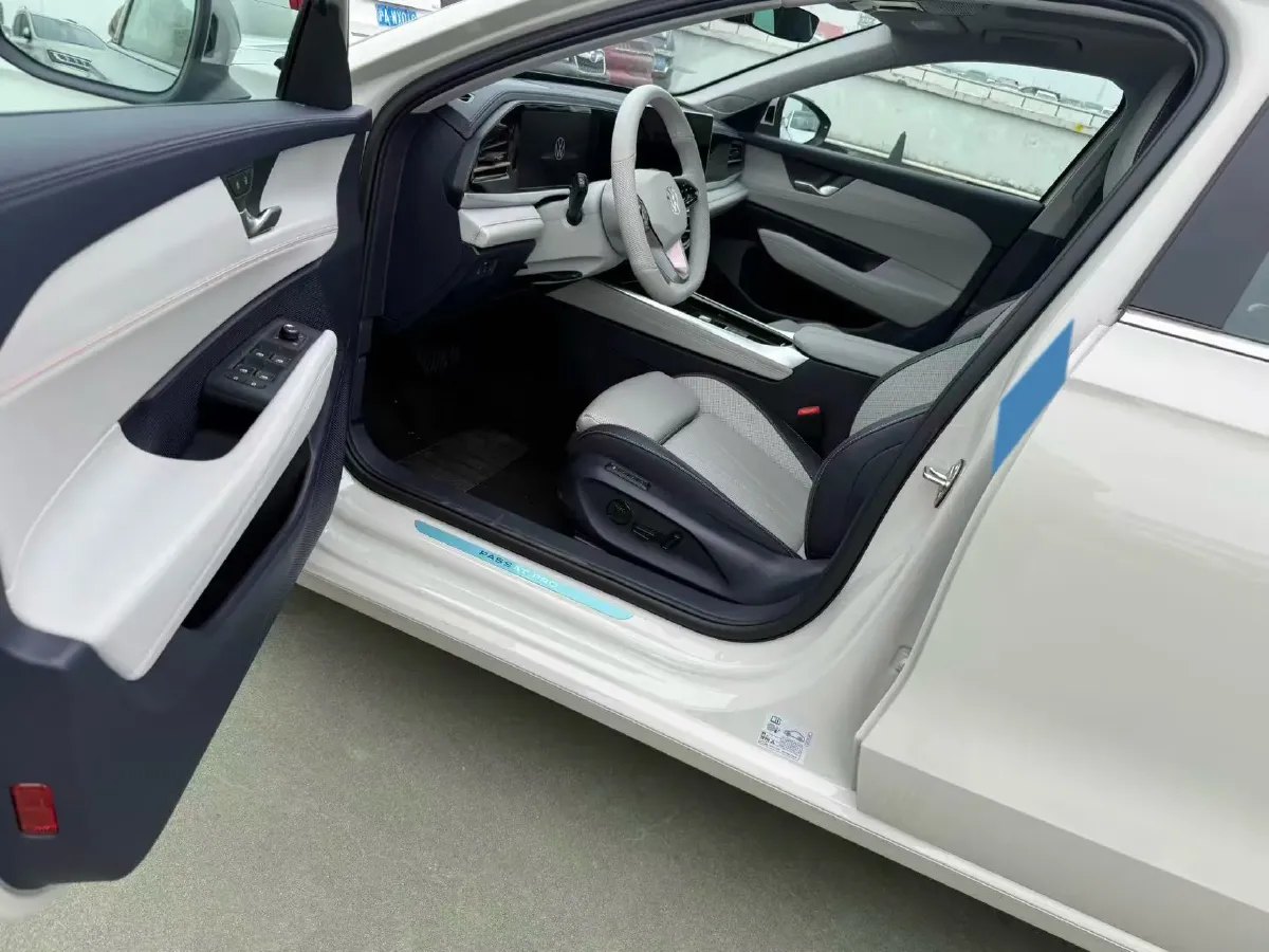 2025 Volkswagen Passat 1.5T 160HP L4 7DCT,autocango,china used car exporter,china ev exporter,chinese used car exporter,chinese used ev exporter