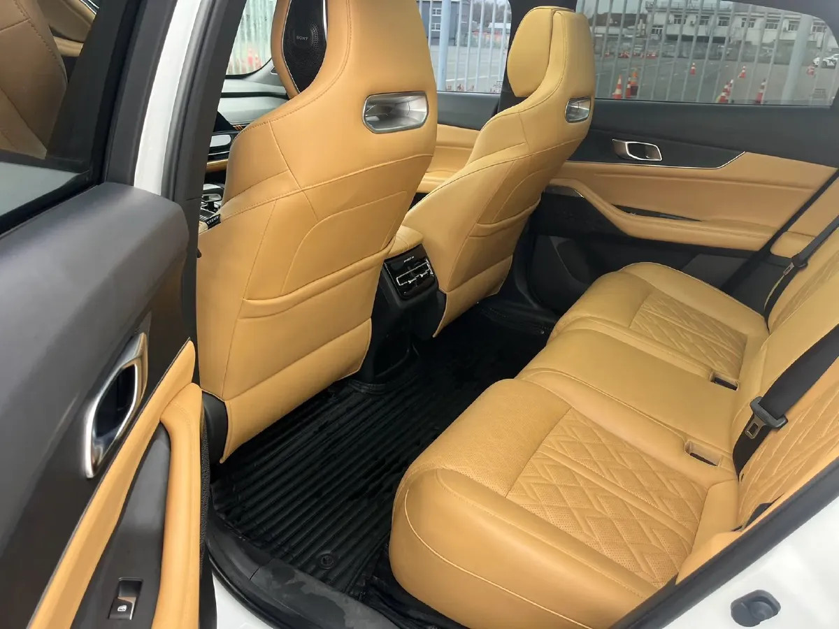 2021 ChangAn UNI-K 2.0T 233HP L4 8AT,autocango,china used car exporter,china ev exporter,chinese used car exporter,chinese used ev exporter