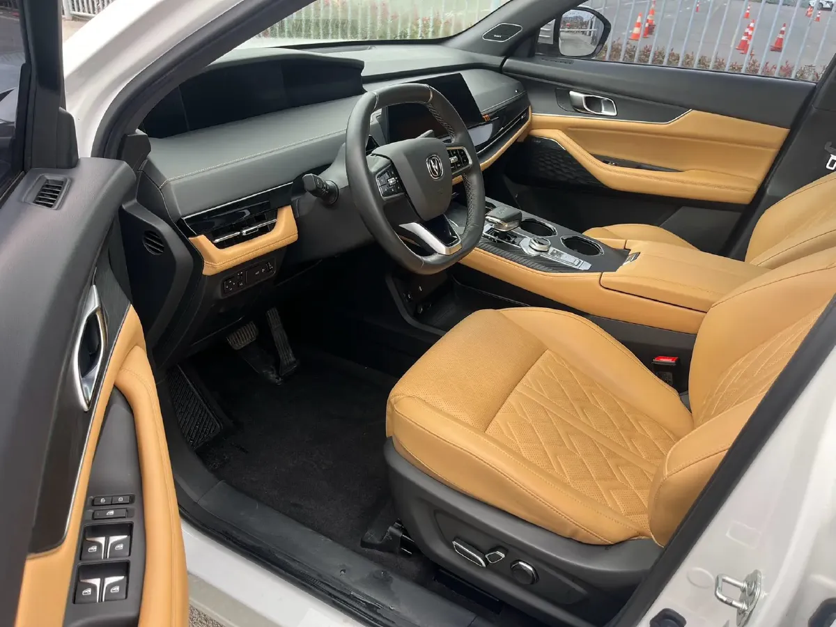 2021 ChangAn UNI-K 2.0T 233HP L4 8AT,autocango,china used car exporter,china ev exporter,chinese used car exporter,chinese used ev exporter