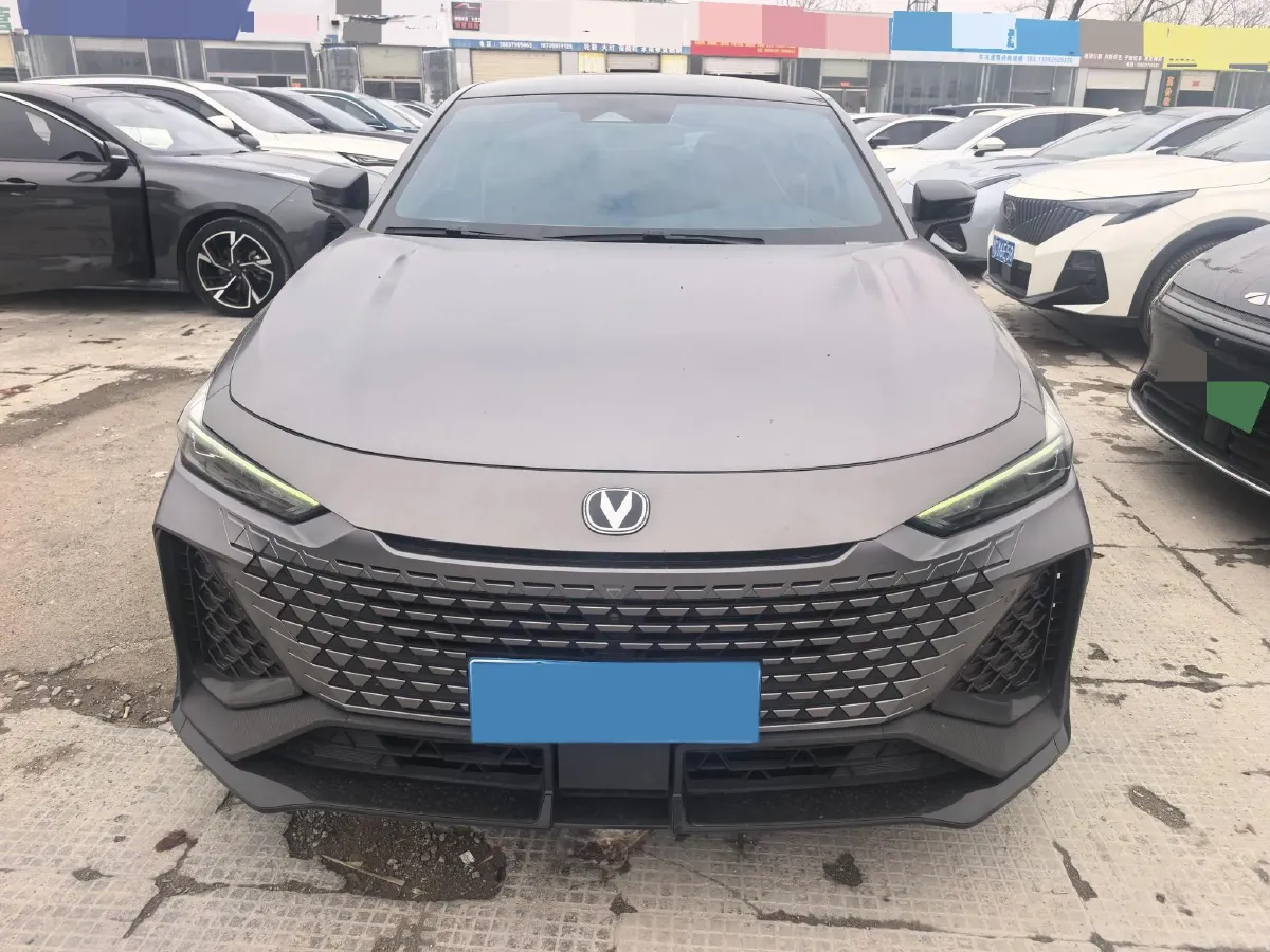 2022 ChangAn UNI-V 2.0T 233HP L4 8AT,autocango,china used car exporter,china ev exporter,chinese used car exporter,chinese used ev exporter