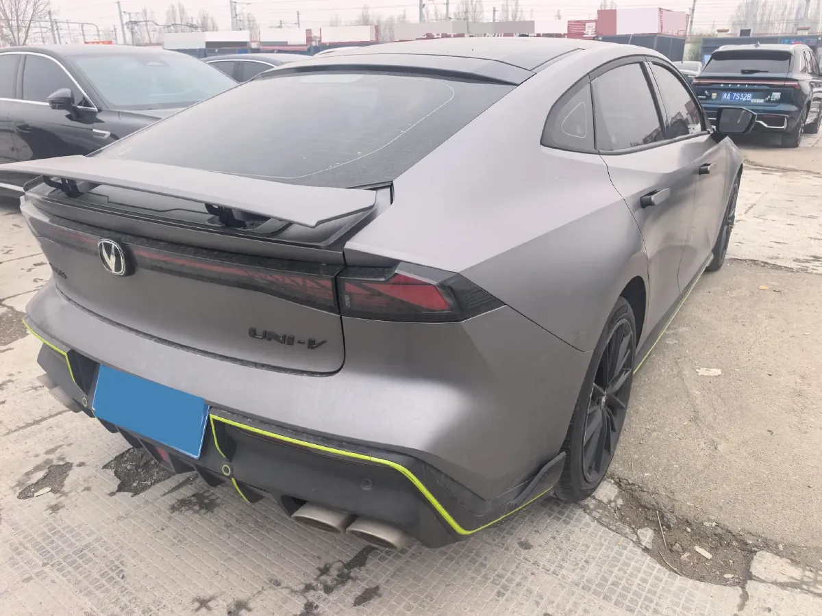 2022 ChangAn UNI-V 2.0T 233HP L4 8AT,autocango,china used car exporter,china ev exporter,chinese used car exporter,chinese used ev exporter