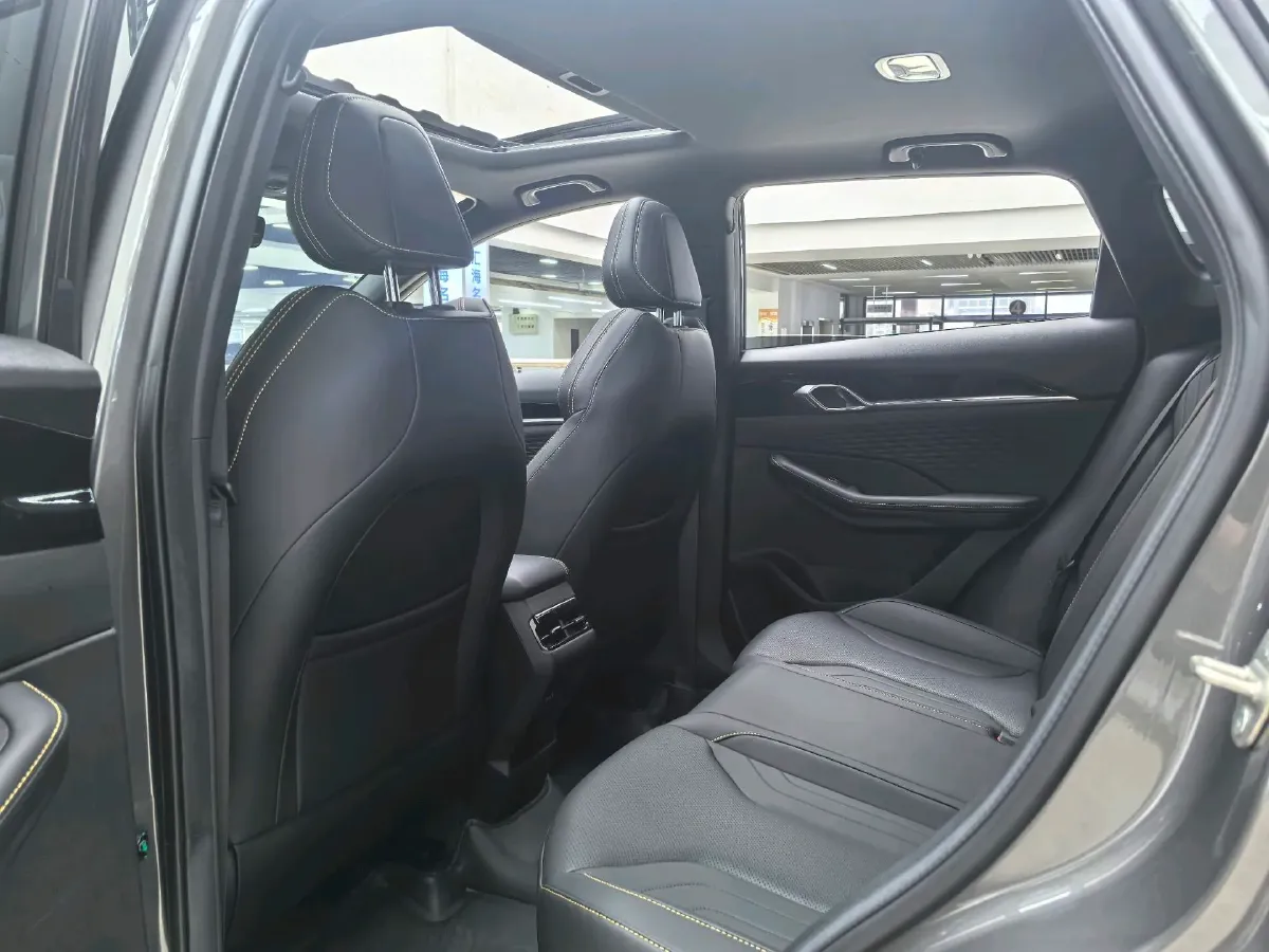 2025 Geely Coolray 1.5T 181HP L4 7DCT,autocango,china used car exporter,china ev exporter,chinese used car exporter,chinese used ev exporter