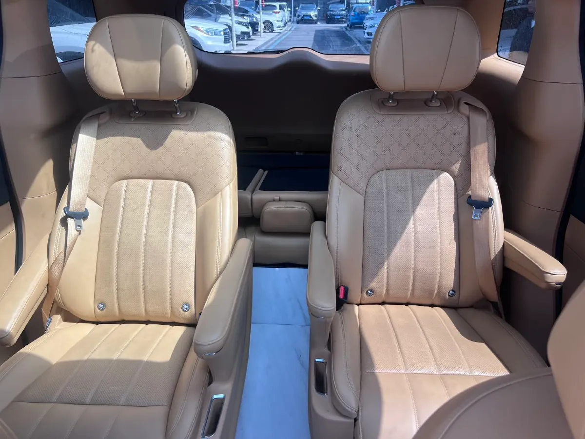 2022 Voyah Dream 1.5T 136HP L4 PHEV 25.57KWH,autocango,china used car exporter,china ev exporter,chinese used car exporter,chinese used ev exporter