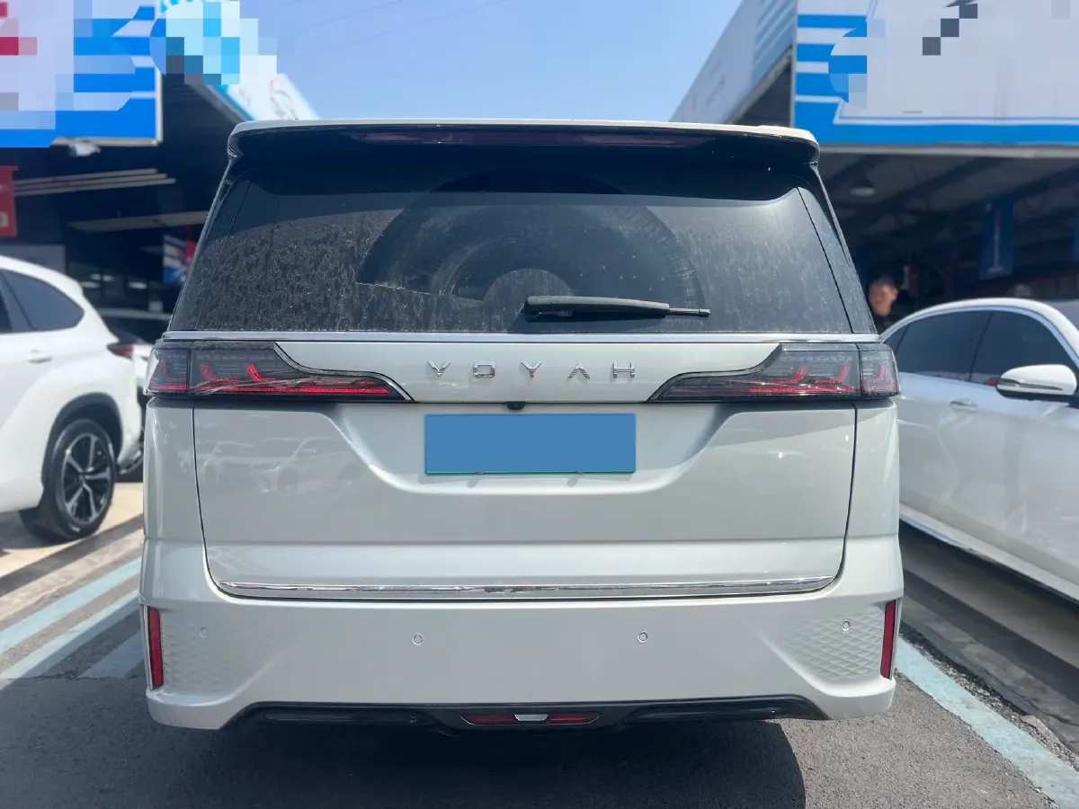 2022 Voyah Dream 1.5T 136HP L4 PHEV 25.57KWH,autocango,china used car exporter,china ev exporter,chinese used car exporter,chinese used ev exporter