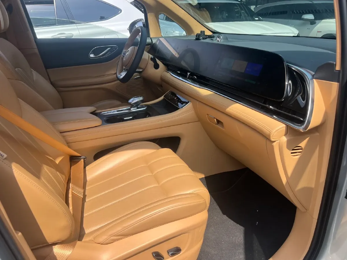 2022 Voyah Dream 1.5T 136HP L4 PHEV 25.57KWH,autocango,china used car exporter,china ev exporter,chinese used car exporter,chinese used ev exporter