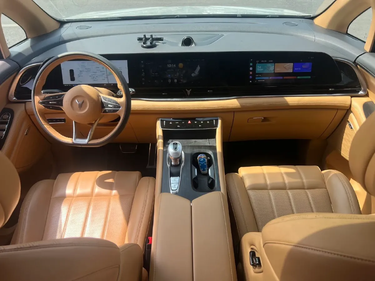 2022 Voyah Dream 1.5T 136HP L4 PHEV 25.57KWH,autocango,china used car exporter,china ev exporter,chinese used car exporter,chinese used ev exporter