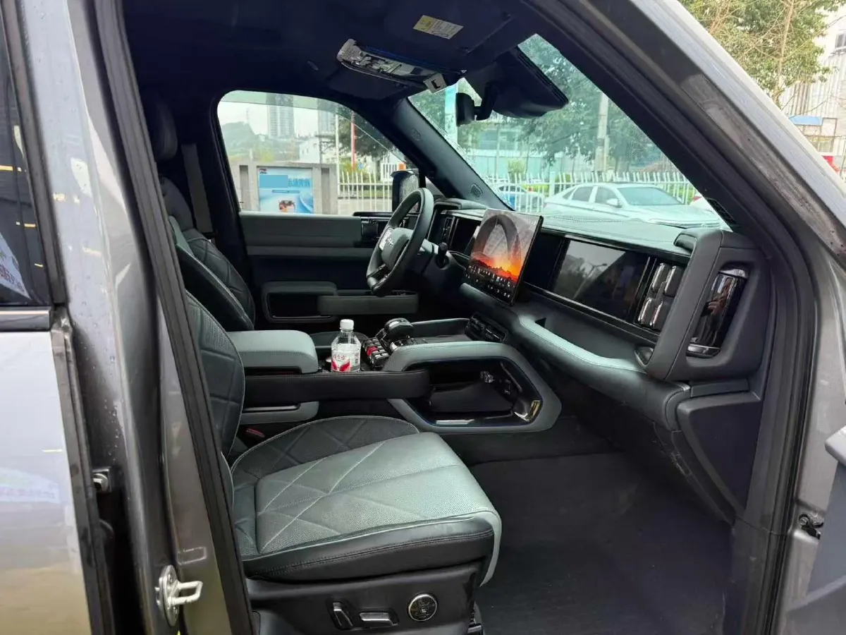 2025 FangChengBao Bao 5 1.5T 194HP L4 E-CVT PHEV 31.8KWH,autocango,china used car exporter,china ev exporter,chinese used car exporter,chinese used ev exporter