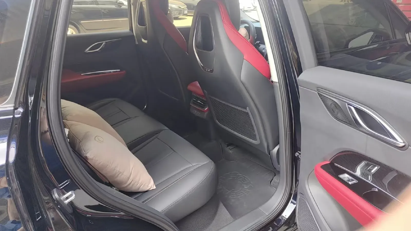 2024 HongQi HS3 1.5T 169HP L4 7DCT,autocango,china used car exporter,china ev exporter,chinese used car exporter,chinese used ev exporter