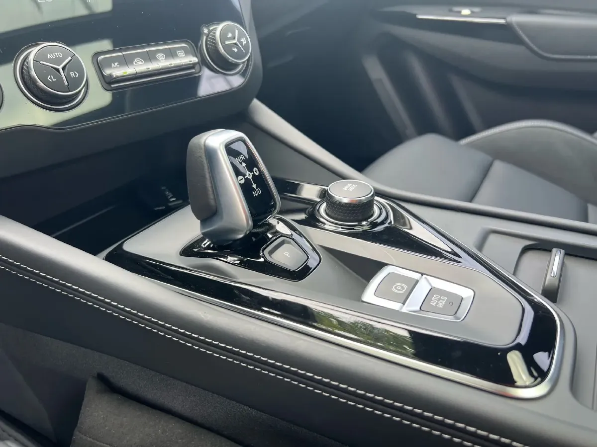 2022 LYNK&CO 03 2.0T 190HP L4 7DCT,autocango,china used car exporter,china ev exporter,chinese used car exporter,chinese used ev exporter