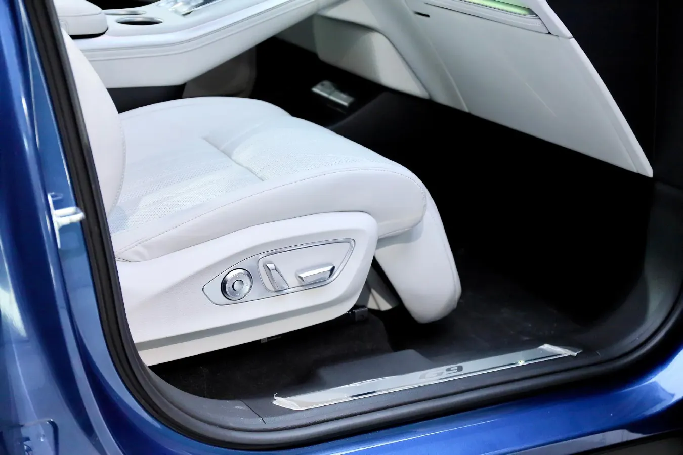 2025 Xpeng G9 BEV 79KWH,autocango,china used car exporter,china ev exporter,chinese used car exporter,chinese used ev exporter