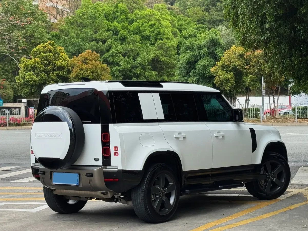 2025 Land Rover Defender 3.0T 400HP L6 8AT,autocango,china used car exporter,china ev exporter,chinese used car exporter,chinese used ev exporter