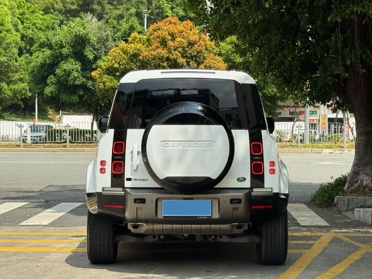 2025 Land Rover Defender 3.0T 400HP L6 8AT,autocango,china used car exporter,china ev exporter,chinese used car exporter,chinese used ev exporter