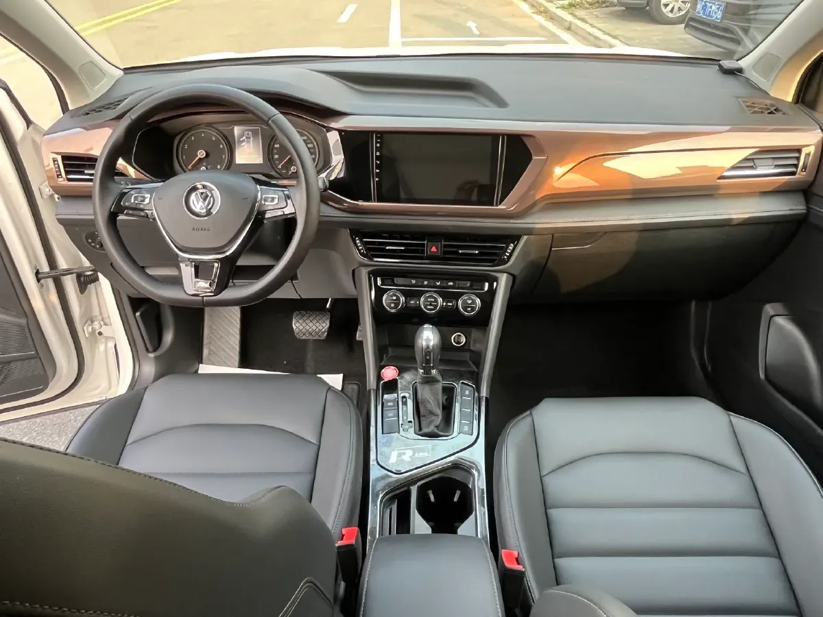 2019 MINI MINI 1.5T 102HP L3 7DCT,autocango,china used car exporter,china ev exporter,chinese used car exporter,chinese used ev exporter