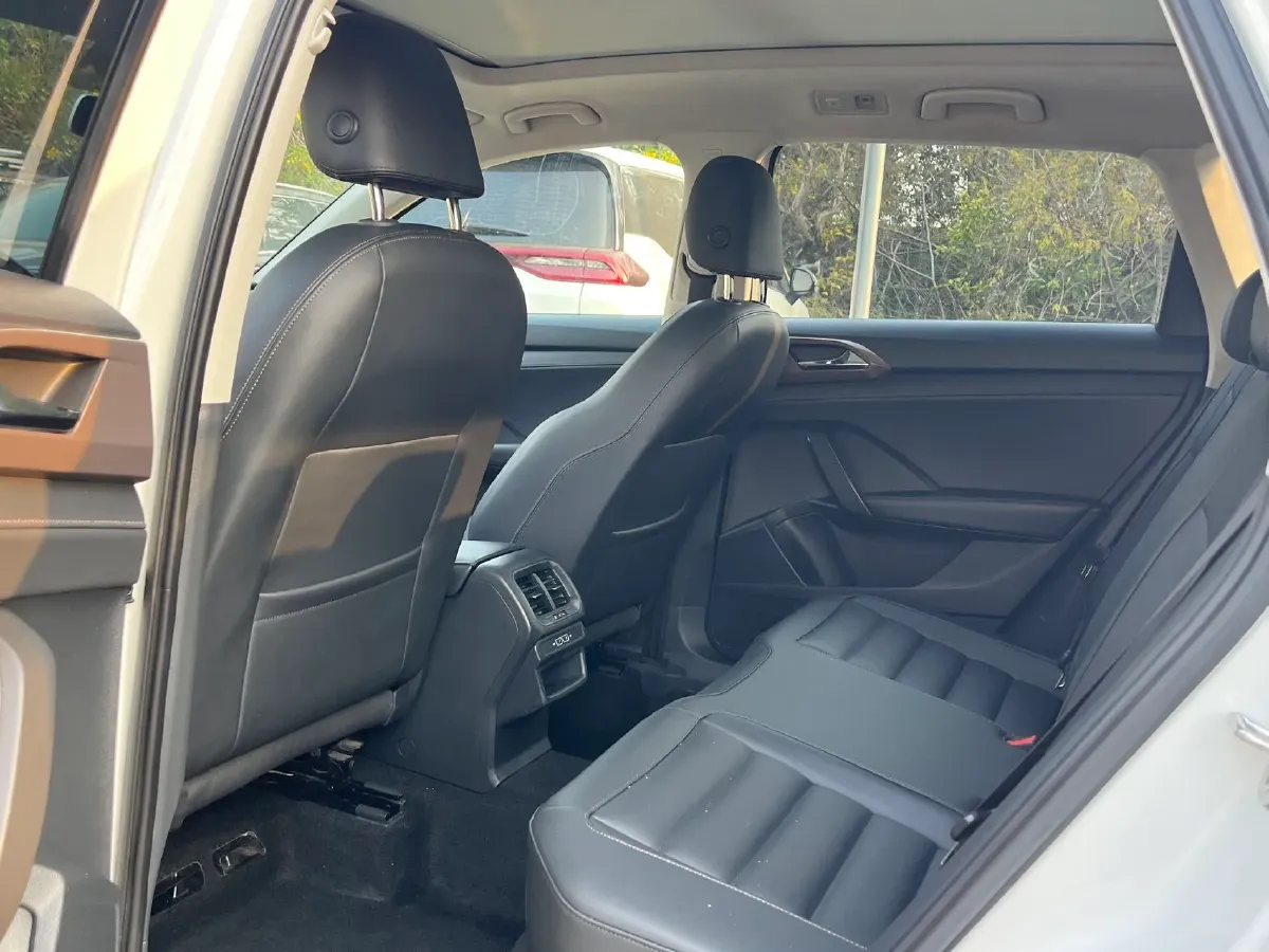 2019 MINI MINI 1.5T 102HP L3 7DCT,autocango,china used car exporter,china ev exporter,chinese used car exporter,chinese used ev exporter