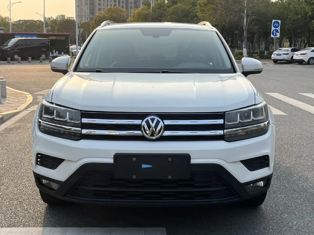 2019 MINI MINI 1.5T 102HP L3 7DCT,autocango,china used car exporter,china ev exporter,chinese used car exporter,chinese used ev exporter