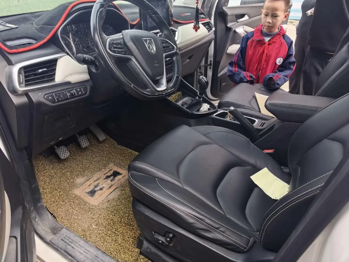 2018 BaoJun 530 1.5T 150HP L4 6MT,autocango,china used car exporter,china ev exporter,chinese used car exporter,chinese used ev exporter