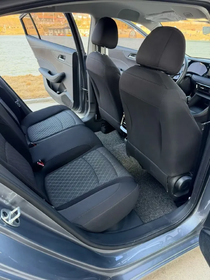 2023 Roewe i5 1.5L 129HP L4 5MT,autocango,china used car exporter,china ev exporter,chinese used car exporter,chinese used ev exporter