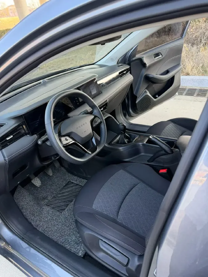 2023 Roewe i5 1.5L 129HP L4 5MT,autocango,china used car exporter,china ev exporter,chinese used car exporter,chinese used ev exporter