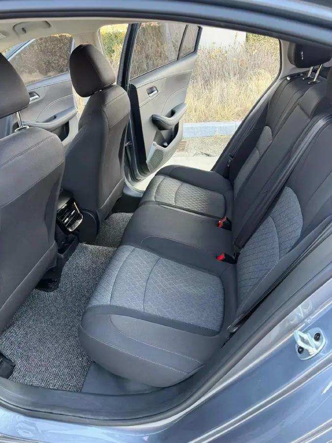 2023 Roewe i5 1.5L 129HP L4 5MT,autocango,china used car exporter,china ev exporter,chinese used car exporter,chinese used ev exporter