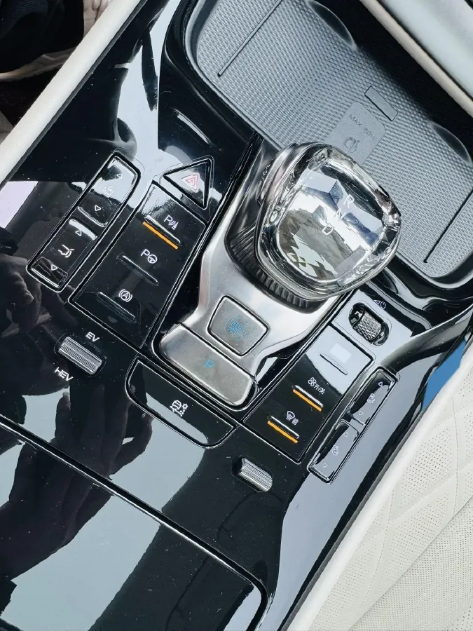 2024 Denza D9 1.5T 139HP L4 E-CVT PHEV 40KWH,autocango,china used car exporter,china ev exporter,chinese used car exporter,chinese used ev exporter