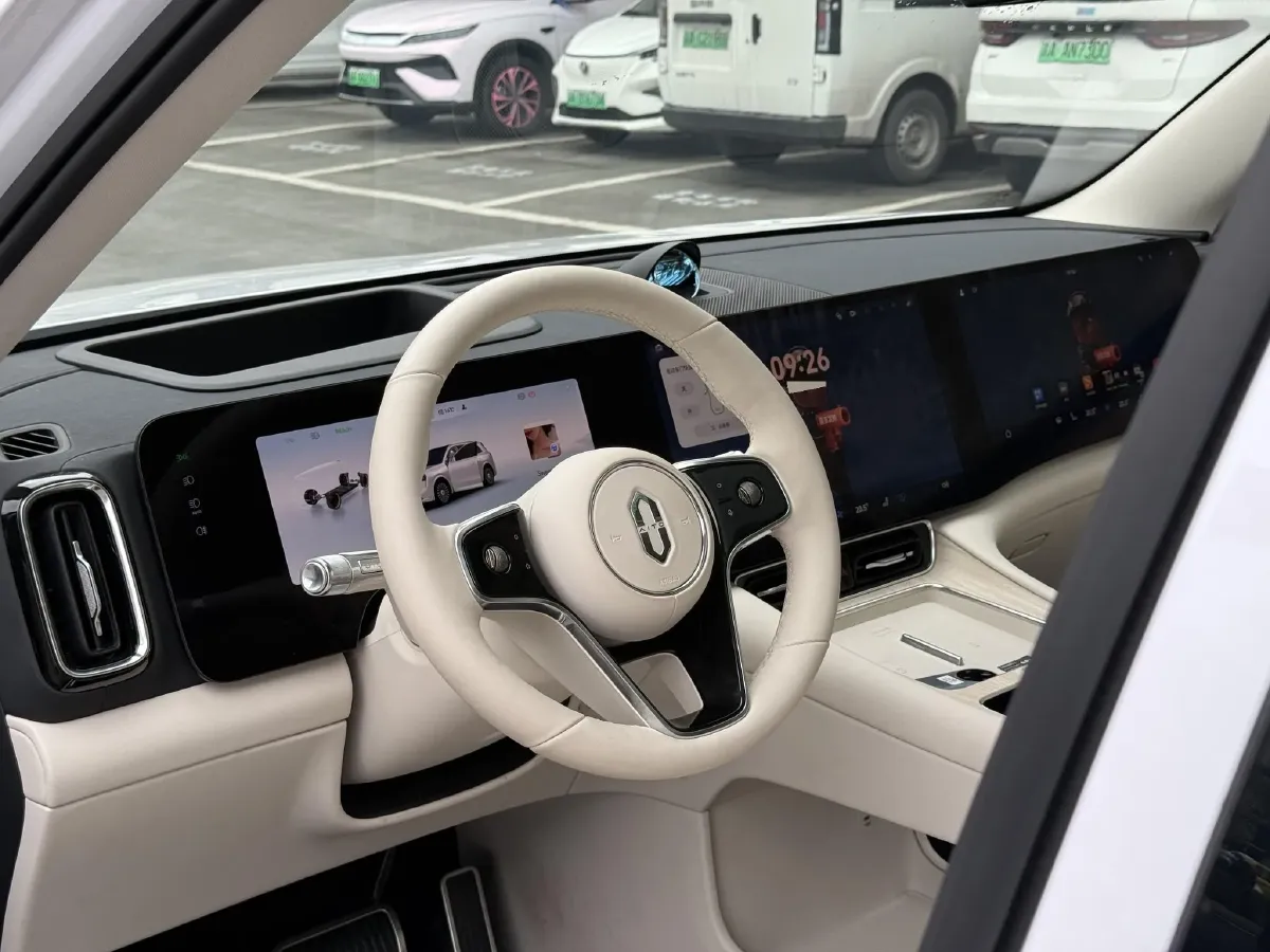 2025 AITO AITO M8 REEV 160HP REEV 53.4KWH,autocango,china used car exporter,china ev exporter,chinese used car exporter,chinese used ev exporter